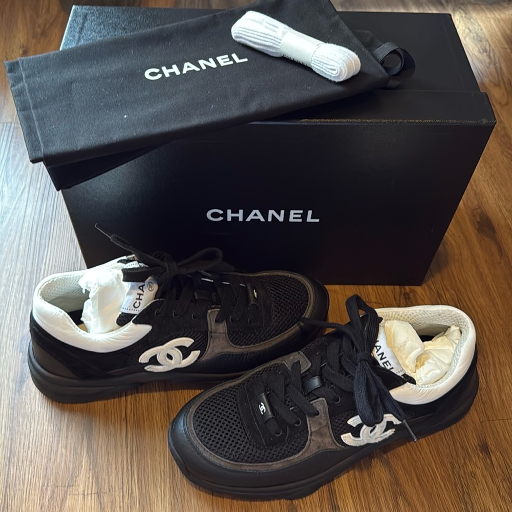 Women’s Chanel sneakers size 38